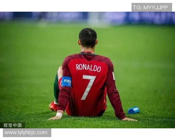 足球明星背影头像的魅力与故事探秘，揭示他们不为人知的一面