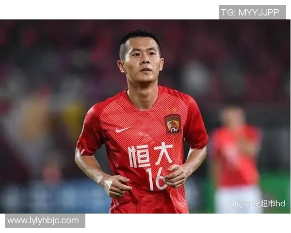 身穿16号球衣的足球明星背后的故事与荣耀之路