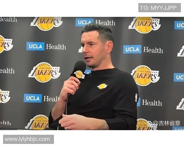 施罗德领衔湖人对决马刺全力争胜展现球队实力与韧性